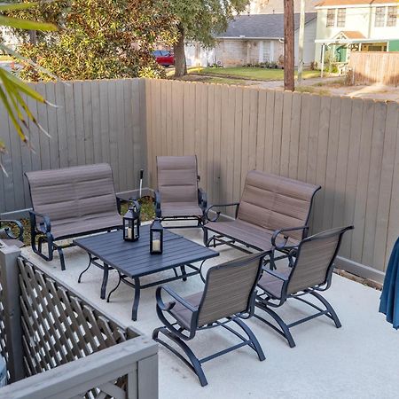 Historic 1871 Coastal Breeze With Heated Pool - Restoring Galvestonヴィラ エクステリア 写真