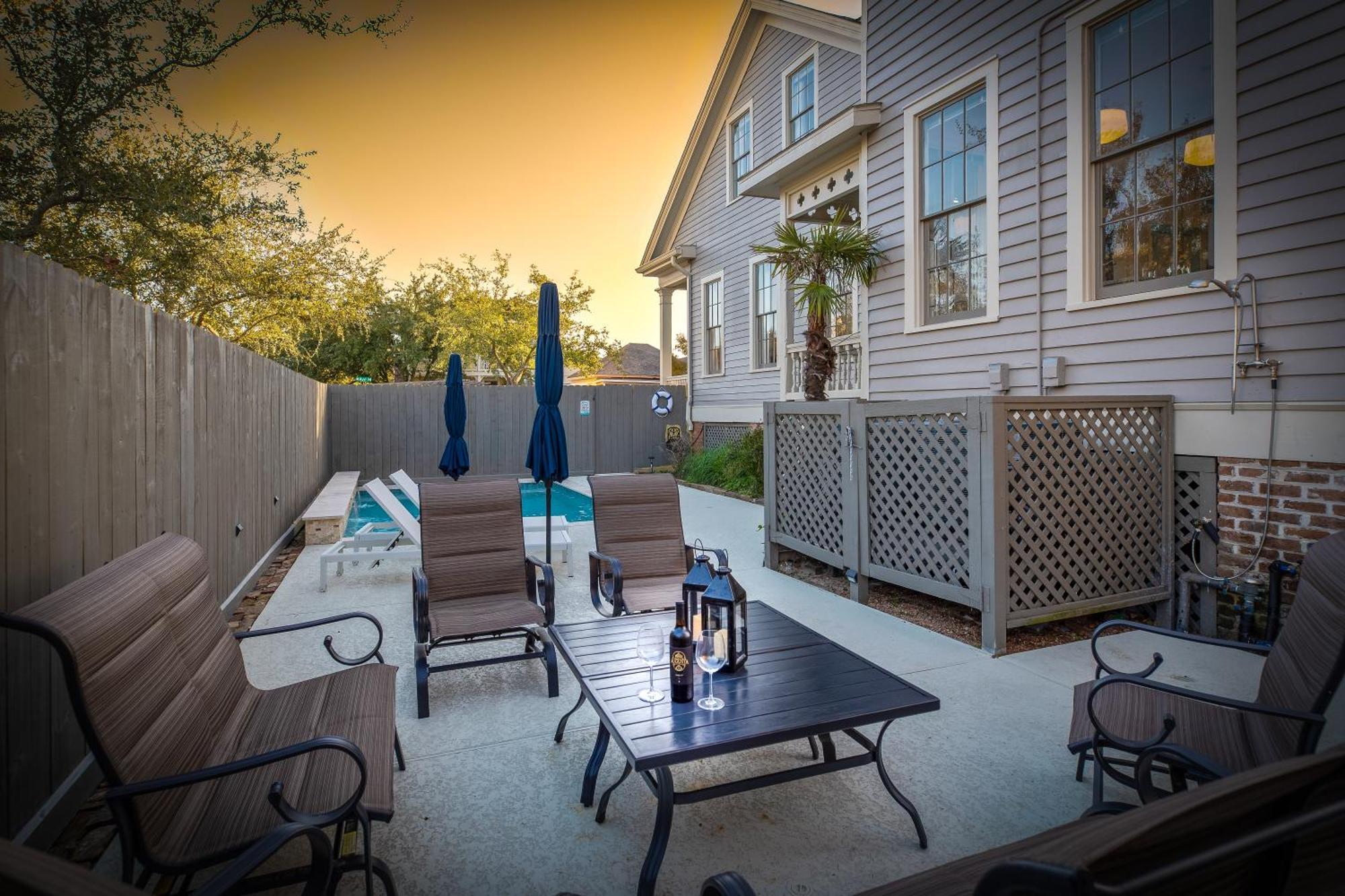 Historic 1871 Coastal Breeze With Heated Pool - Restoring Galvestonヴィラ エクステリア 写真