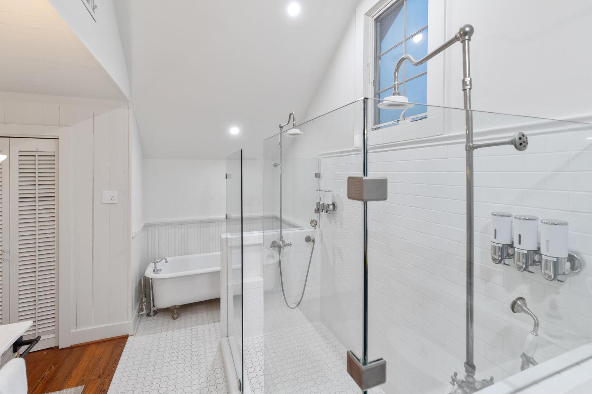 Historic 1871 Coastal Breeze With Heated Pool - Restoring Galvestonヴィラ エクステリア 写真