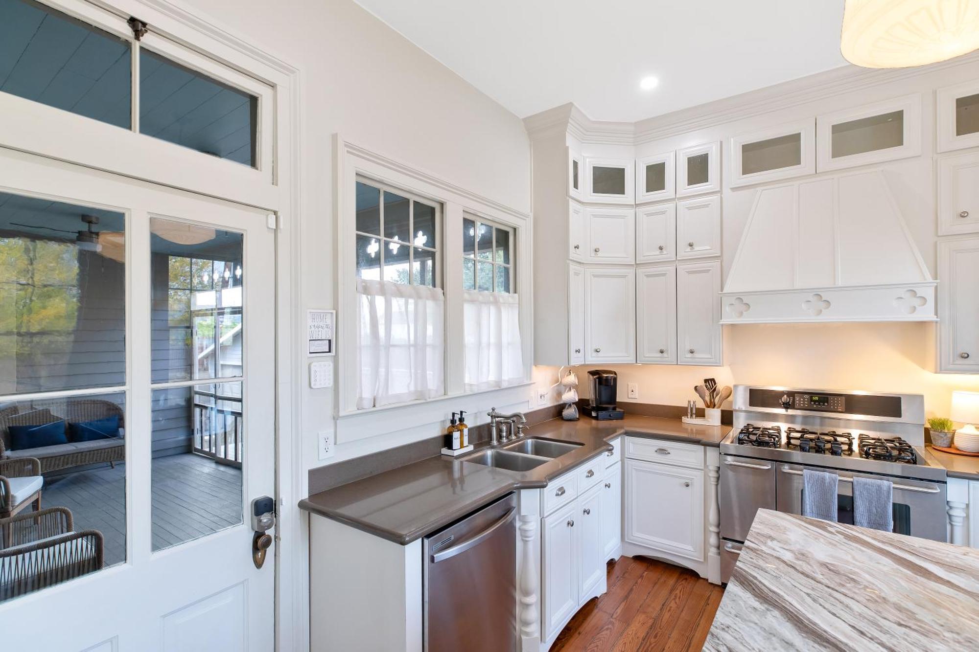 Historic 1871 Coastal Breeze With Heated Pool - Restoring Galvestonヴィラ エクステリア 写真