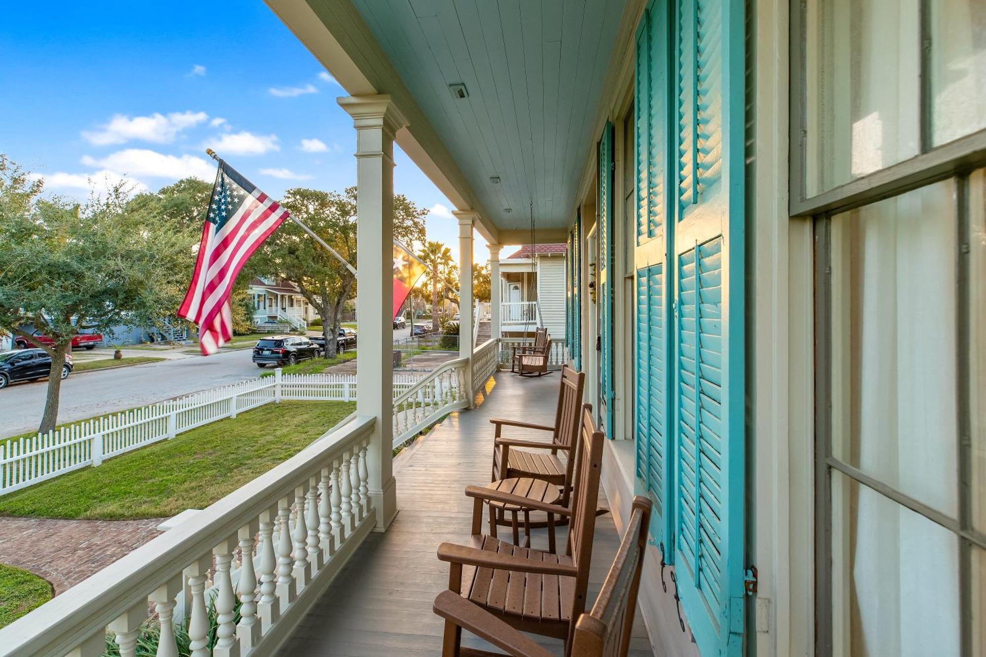 Historic 1871 Coastal Breeze With Heated Pool - Restoring Galvestonヴィラ エクステリア 写真